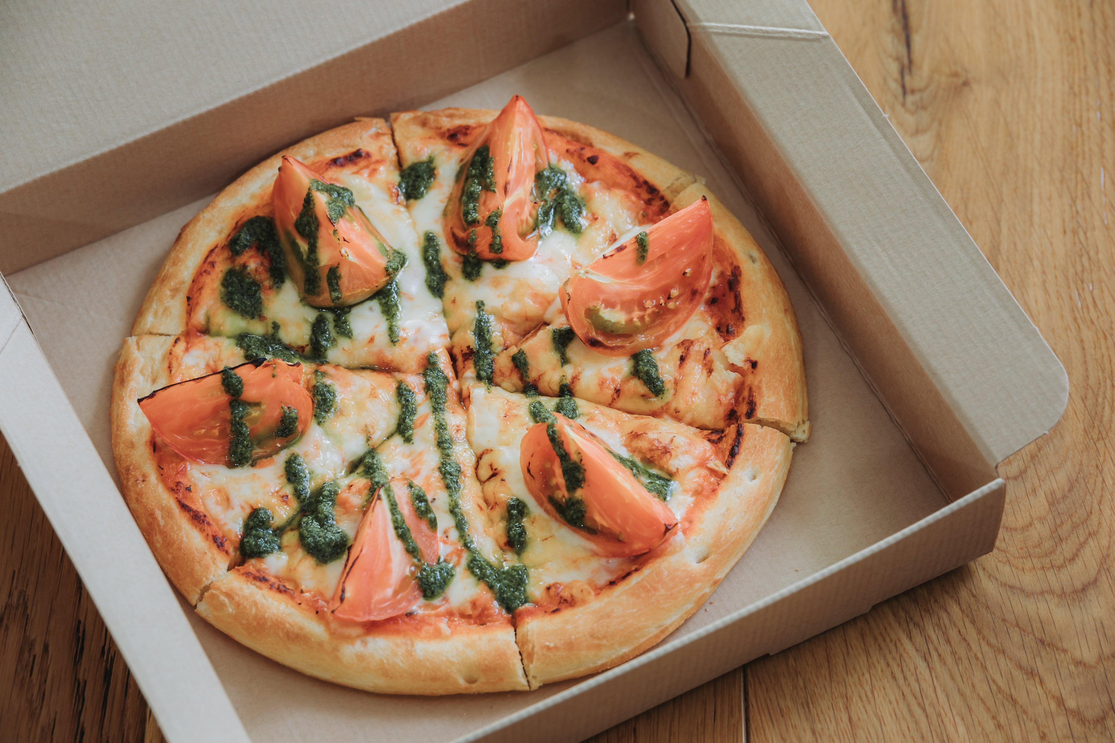 完熟トマトのマルゲリータピザ | カスターニエ 軽井沢ローストチキン